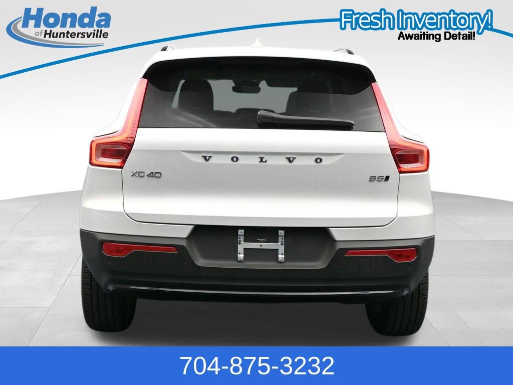 Used 2025 Volvo XC40 B5 Plus AWD/4WD image 7