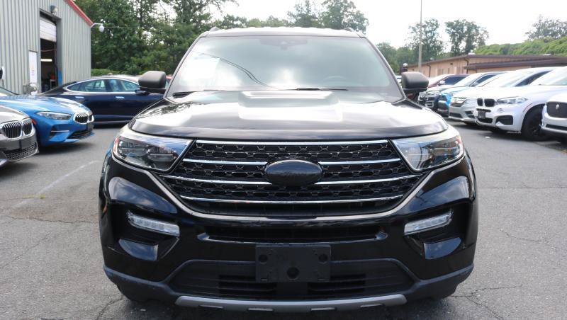 Used 2020 Ford Explorer XLT w/ Equipment Group 202A RWD image 2