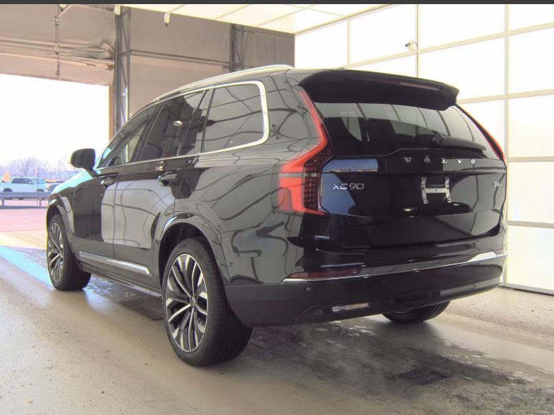 Used 2025 Volvo XC90 B6 Plus image 3