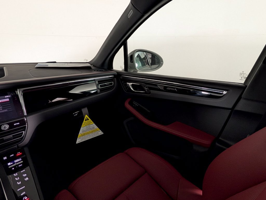 New 2026 Porsche Macan AWD/4WD image 23