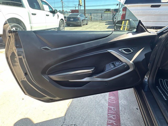 Used 2018 Chevrolet Camaro SS RWD image 9