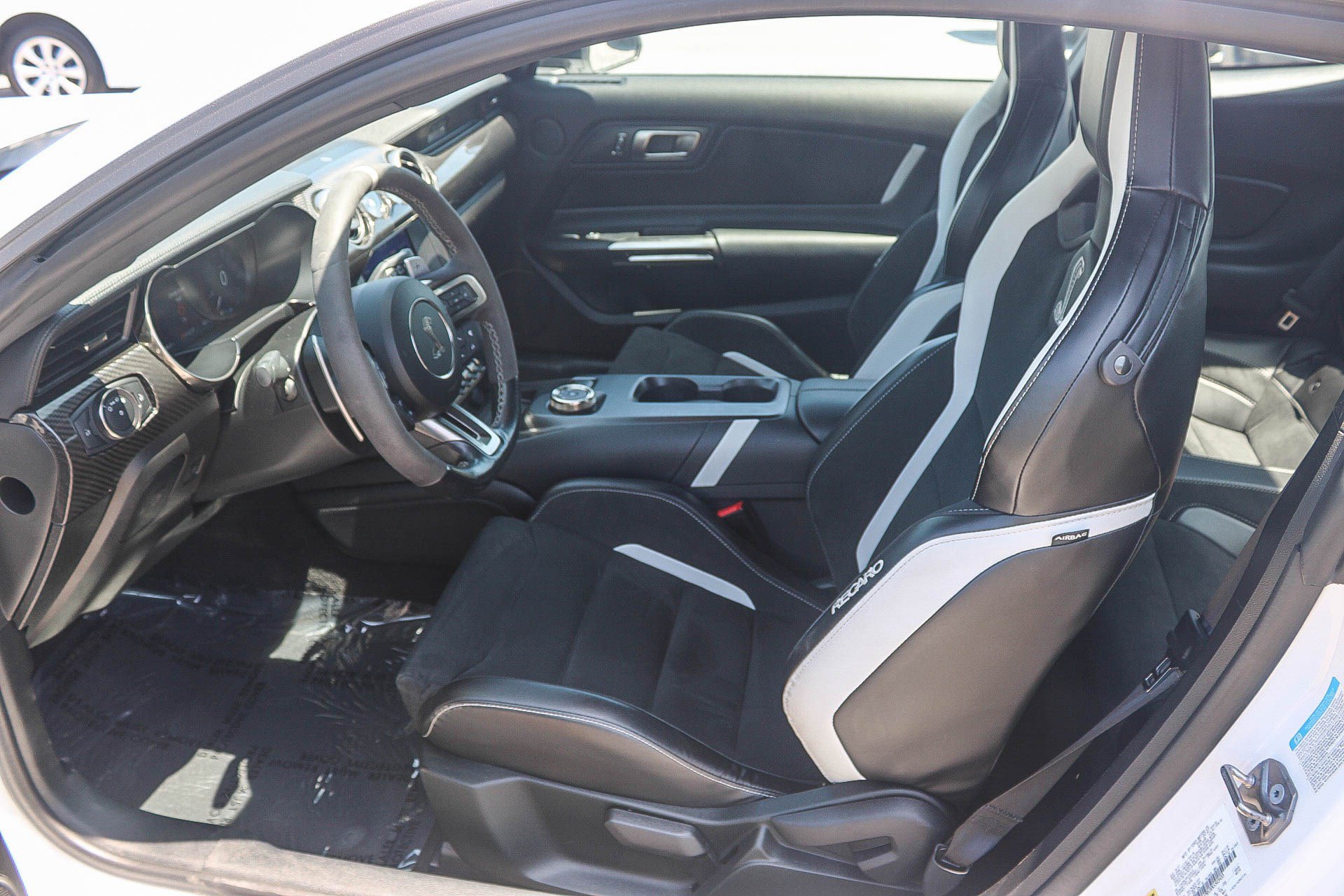 Used 2022 Ford Mustang Shelby GT500 w/ Technology Package RWD image 18