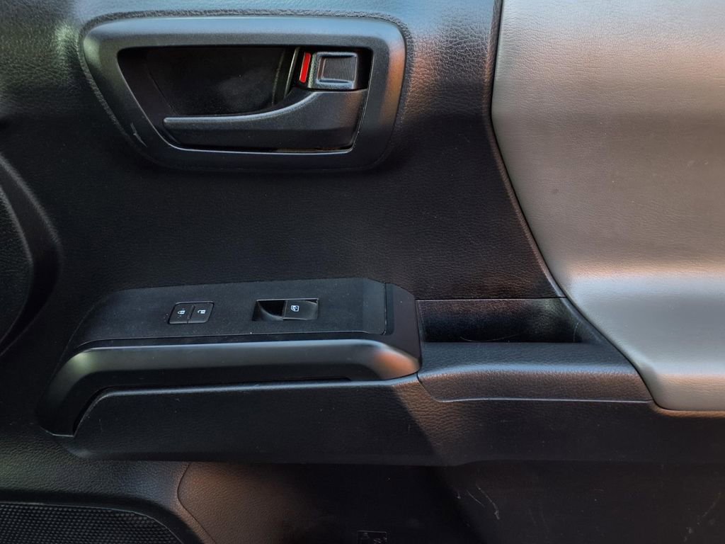 Used 2018 Toyota Tacoma SR image 21