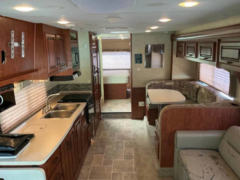 Used 2012 Ford E-450 and Econoline 450 Super Duty w/ Motorhome Prep Pkg image 11