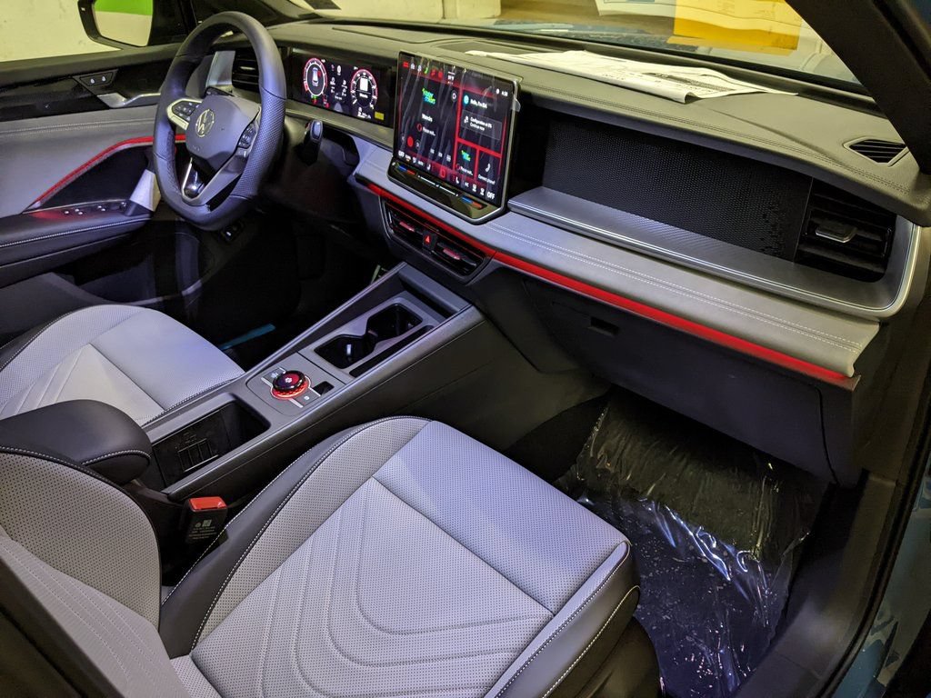 New 2026 Volkswagen Tiguan SE R-Line FWD image 21