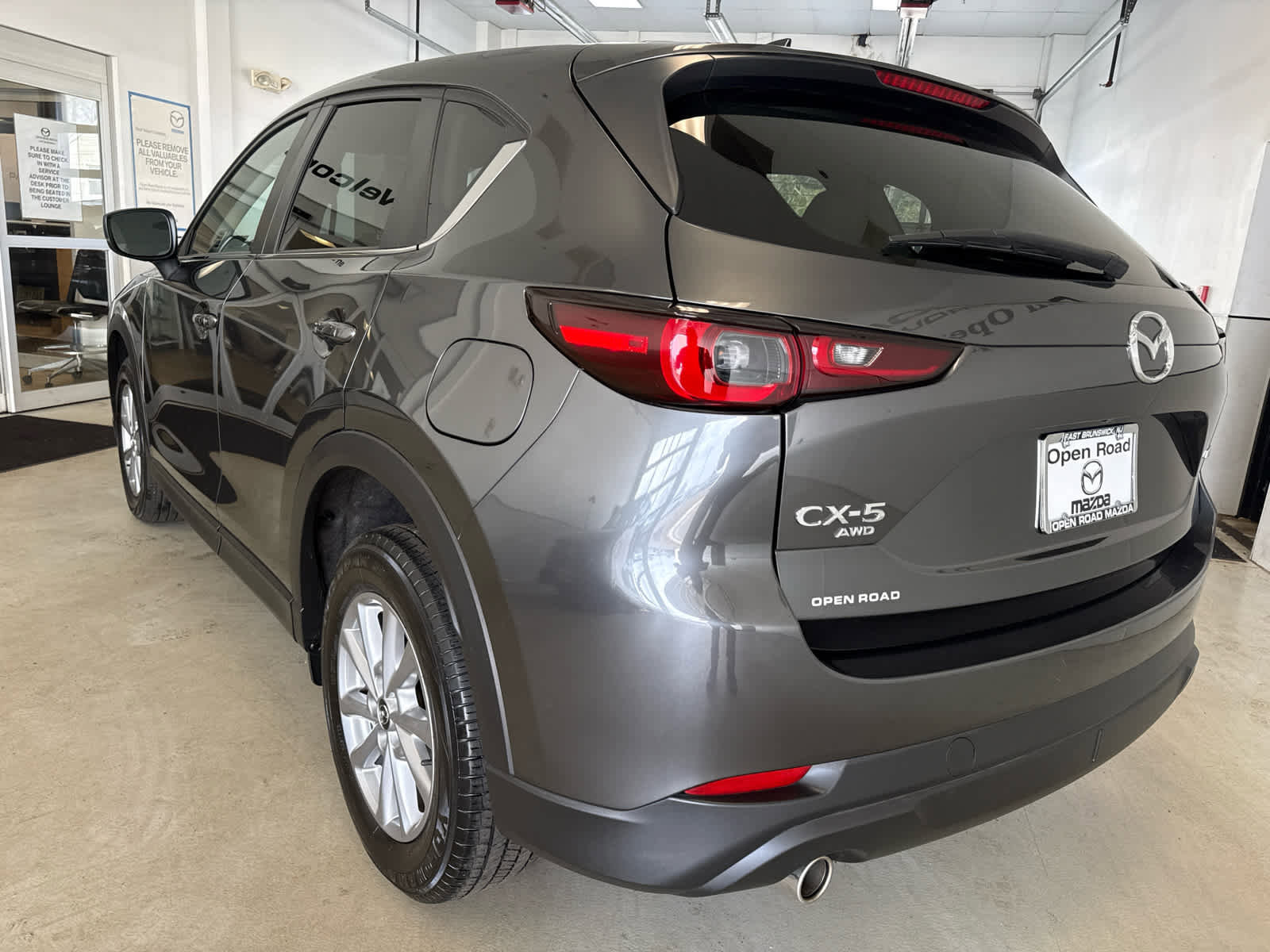 Certified 2023 MAZDA CX-5 AWD 2.5 S w/ Select Package image 4