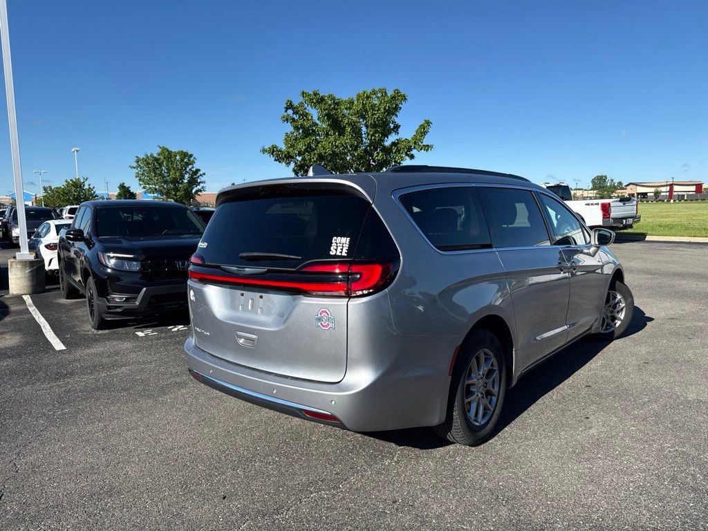 Used 2021 Chrysler Pacifica Touring w/ Uconnect Theater Family Group FWD image 10