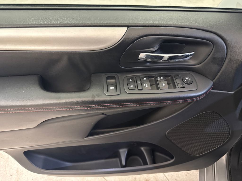 Used 2019 Dodge Grand Caravan GT image 28