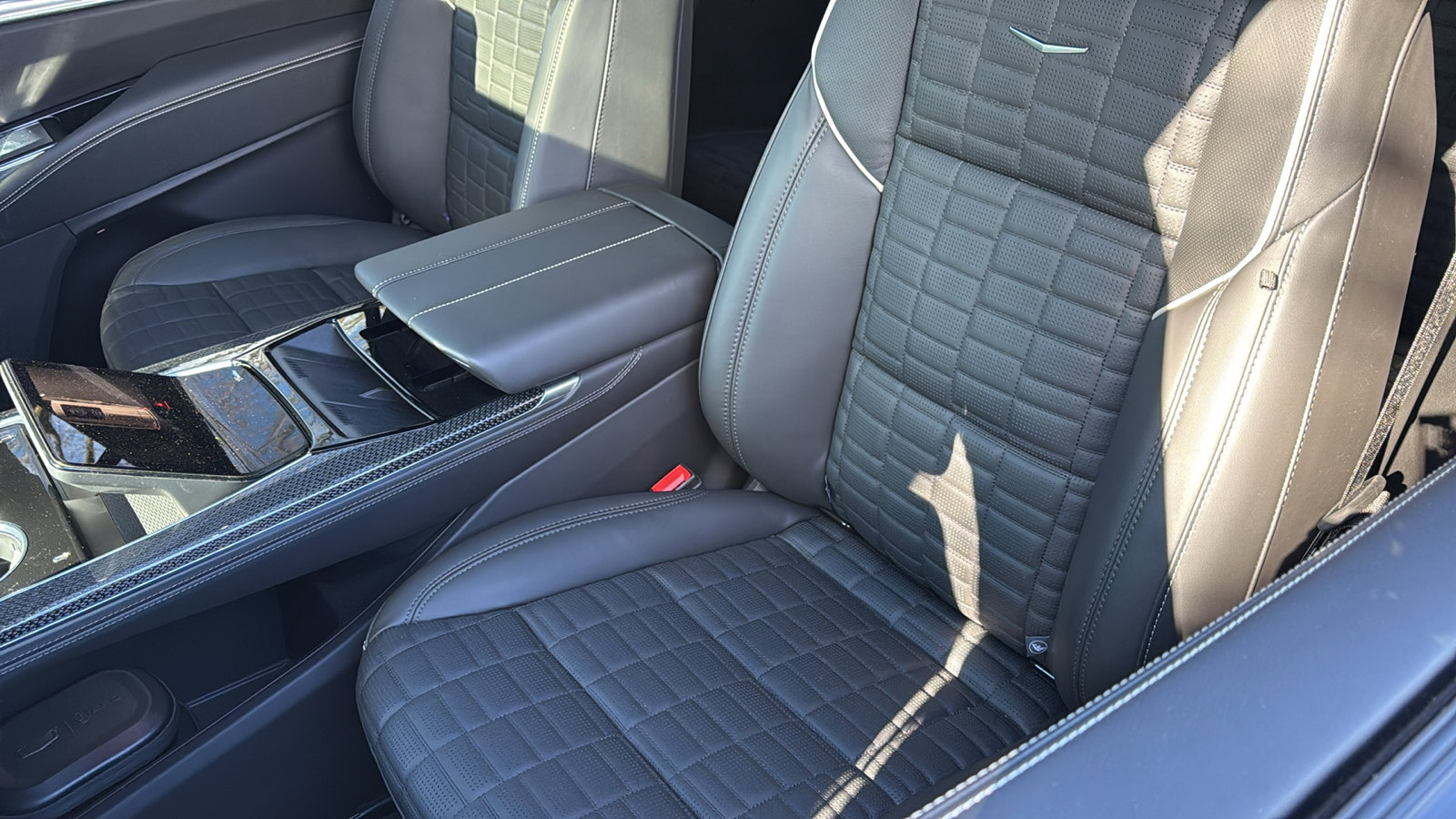 Certified 2025 Cadillac Escalade ESV V image 25