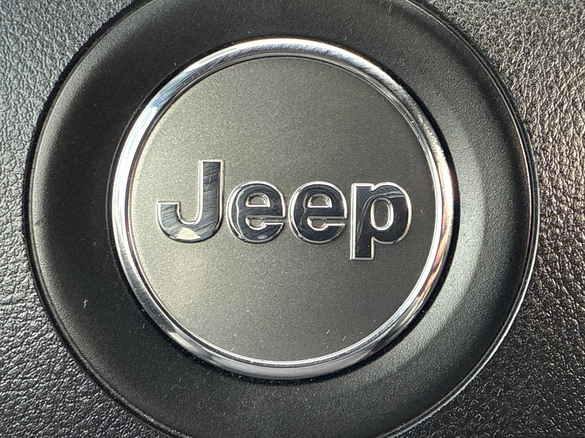 Used 2017 Jeep Grand Cherokee Altitude RWD image 20