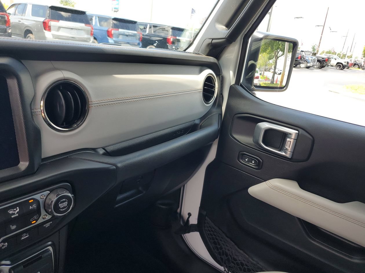 Used 2022 Jeep Wrangler Unlimited Sahara AWD/4WD image 25