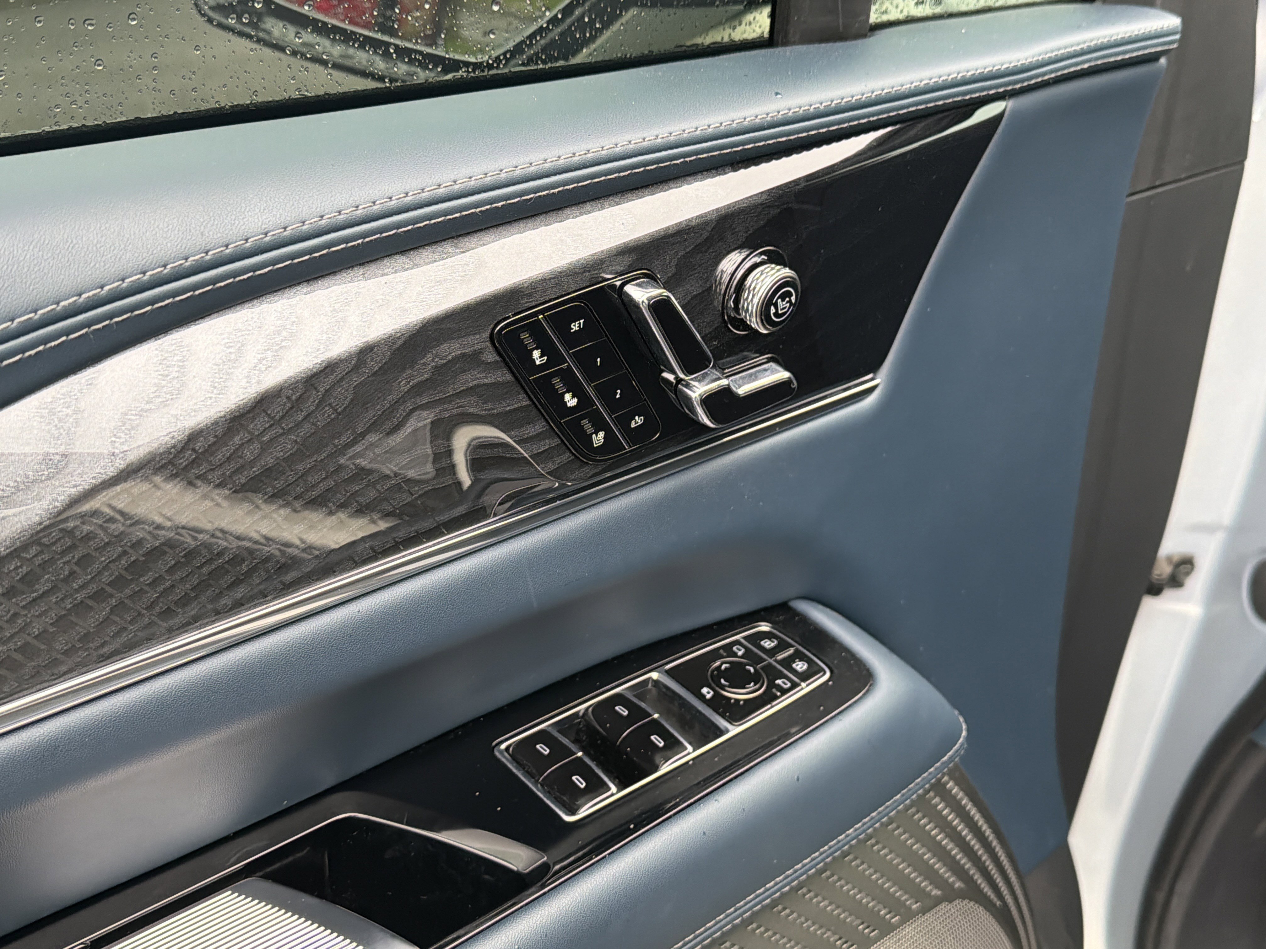 Used 2025 Cadillac Escalade IQ Sport 2 w/ LPO, ONYX Package image 14