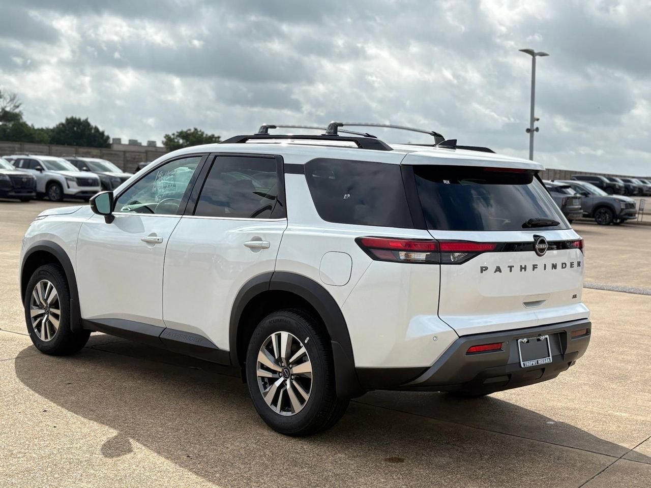 New 2026 Nissan Pathfinder SL FWD image 8