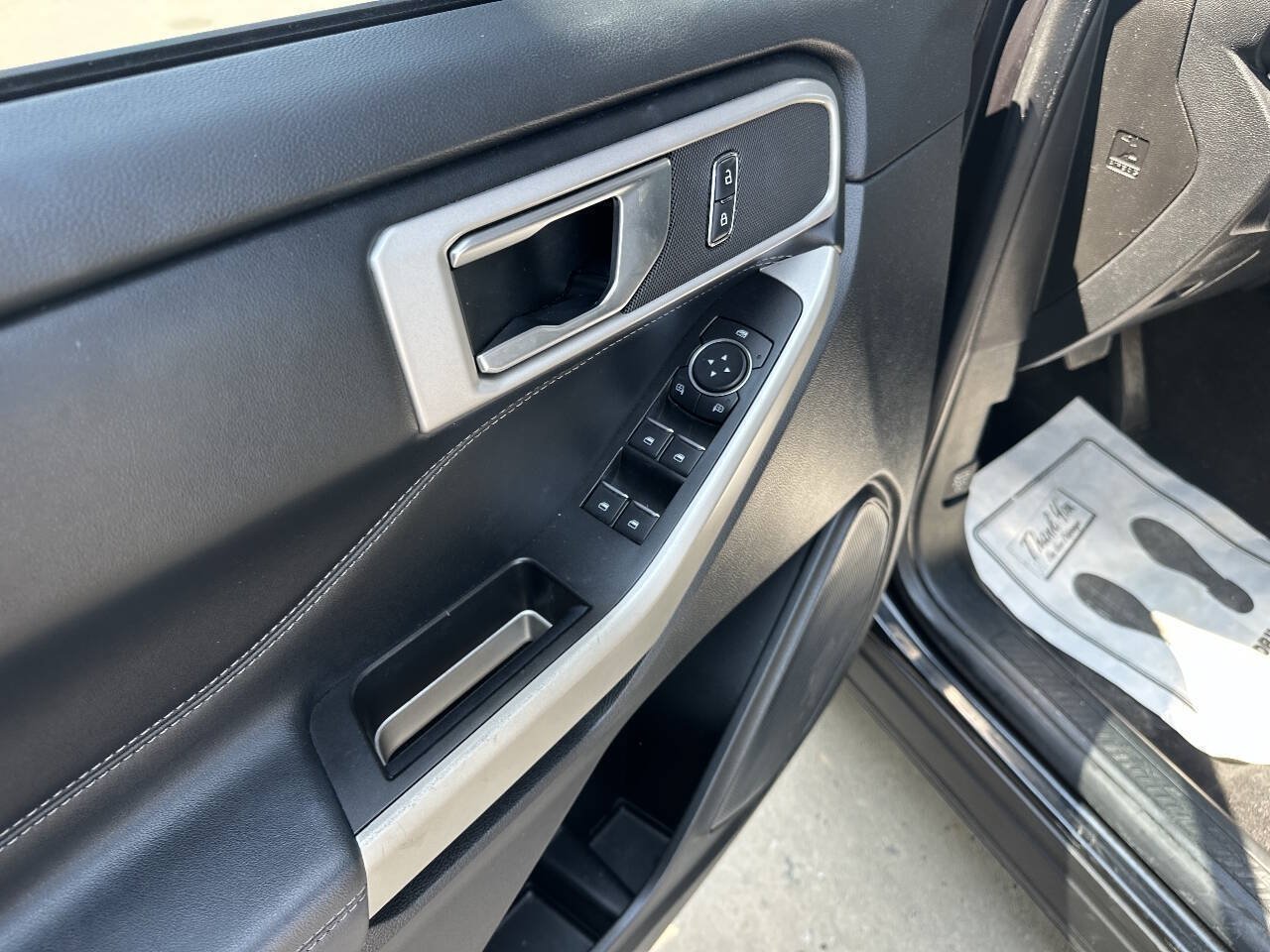Used 2020 Ford Explorer XLT w/ Equipment Group 202A RWD image 16