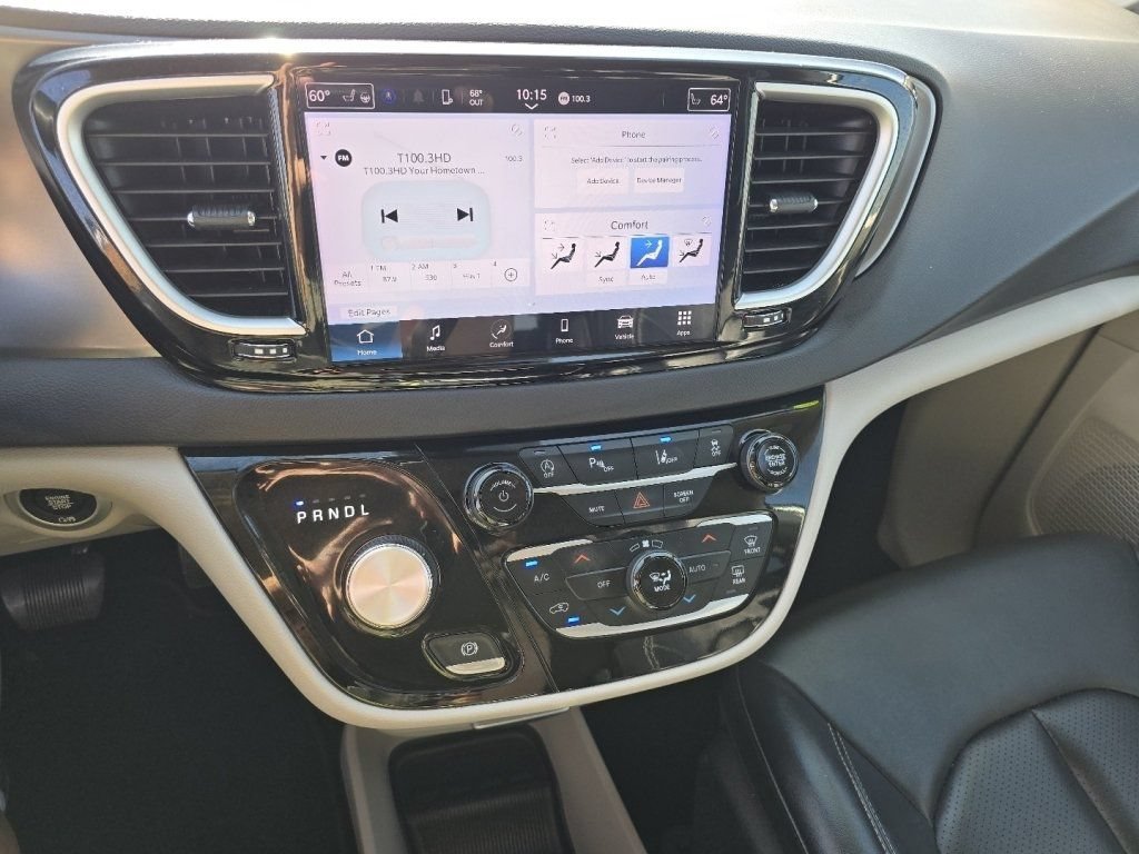 Used 2024 Chrysler Pacifica Touring-L FWD image 31