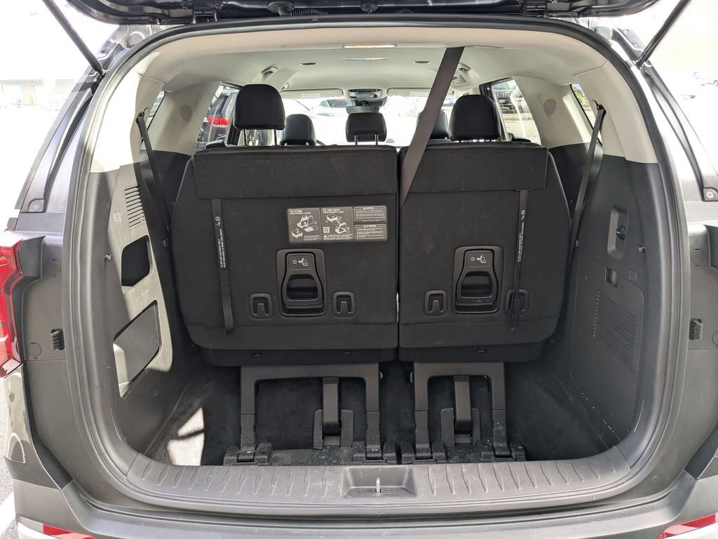 Used 2025 Kia Carnival image 31