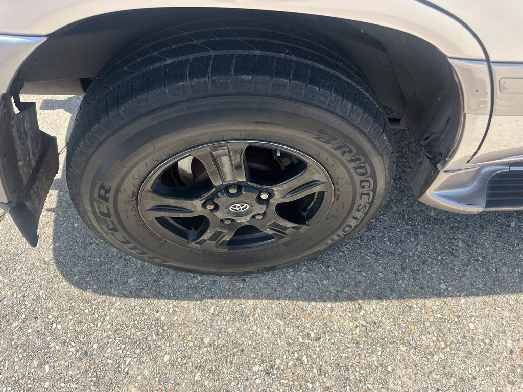 Used 2000 Toyota Land Cruiser AWD/4WD image 15