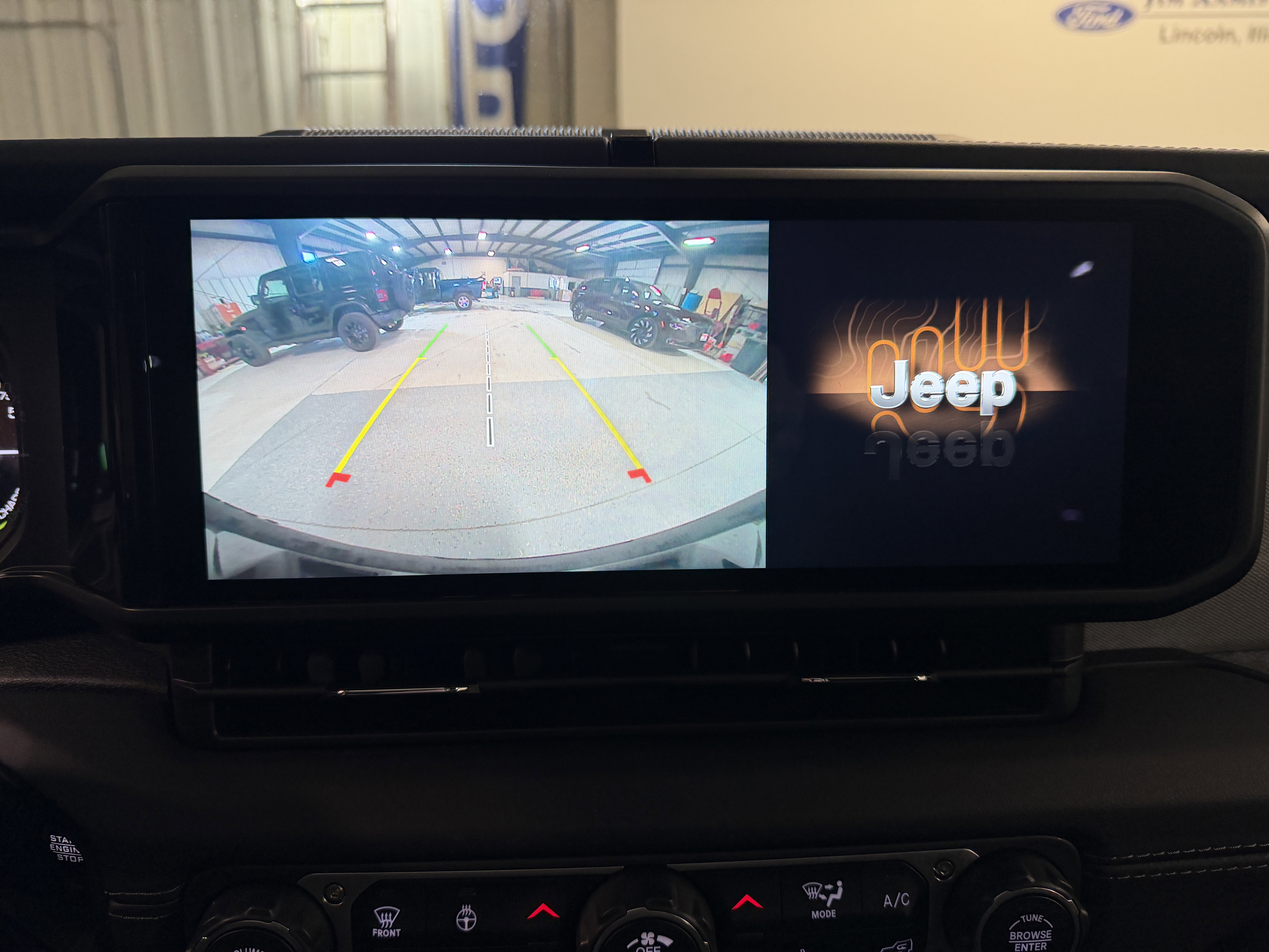 Used 2025 Jeep Wrangler Unlimited Sahara w/ Safety Group image 12