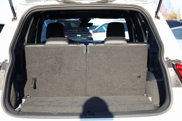 Used 2023 Volkswagen Tiguan SE R-Line image 24