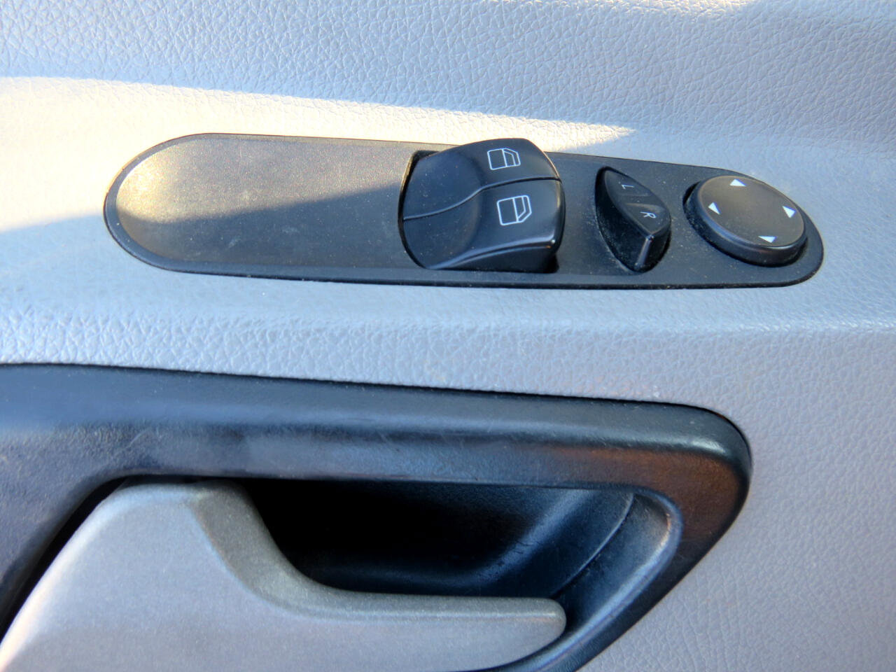 Used 2010 Freightliner Sprinter 2500 image 16