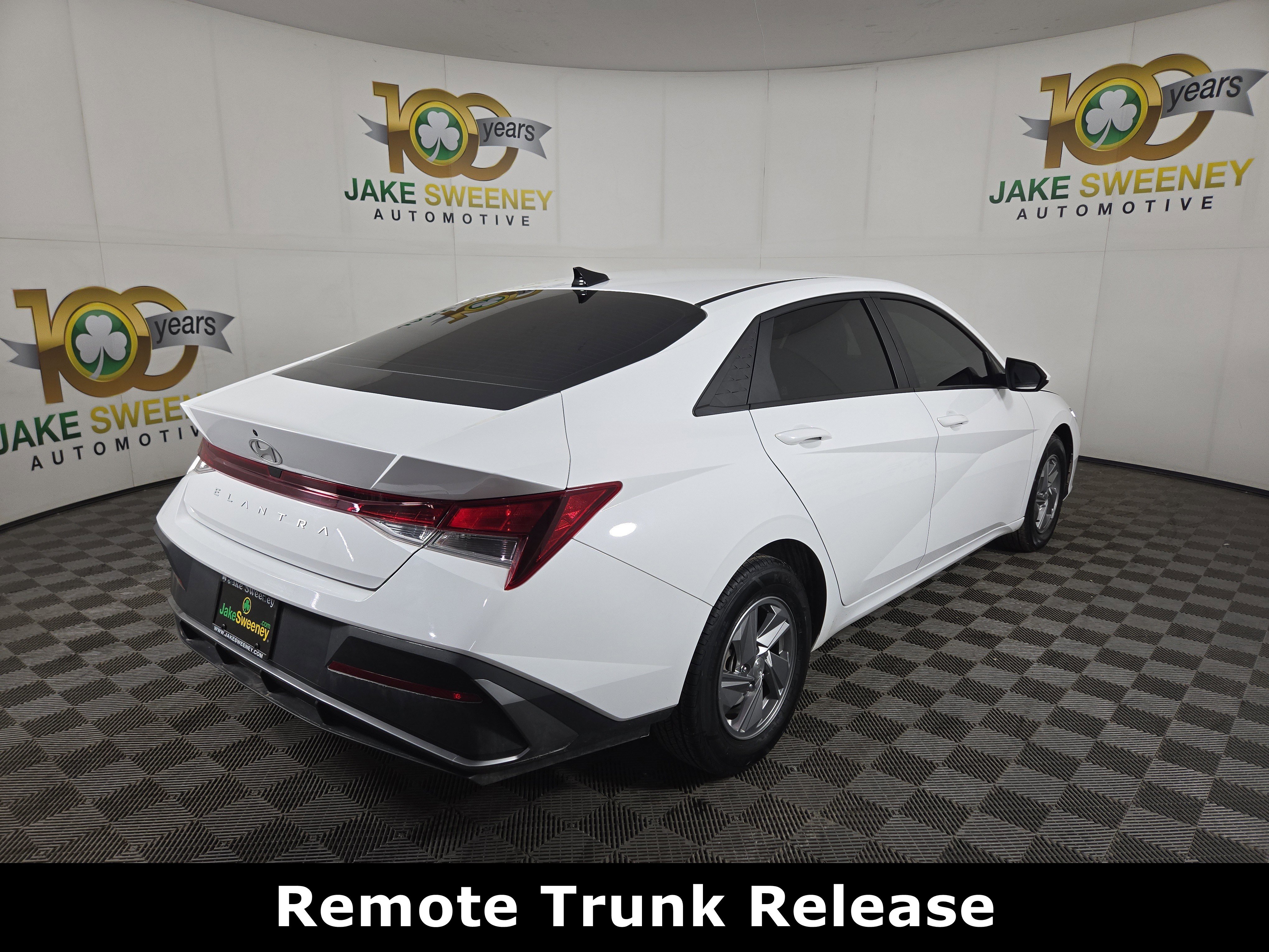 Used 2024 Hyundai Elantra SE image 9