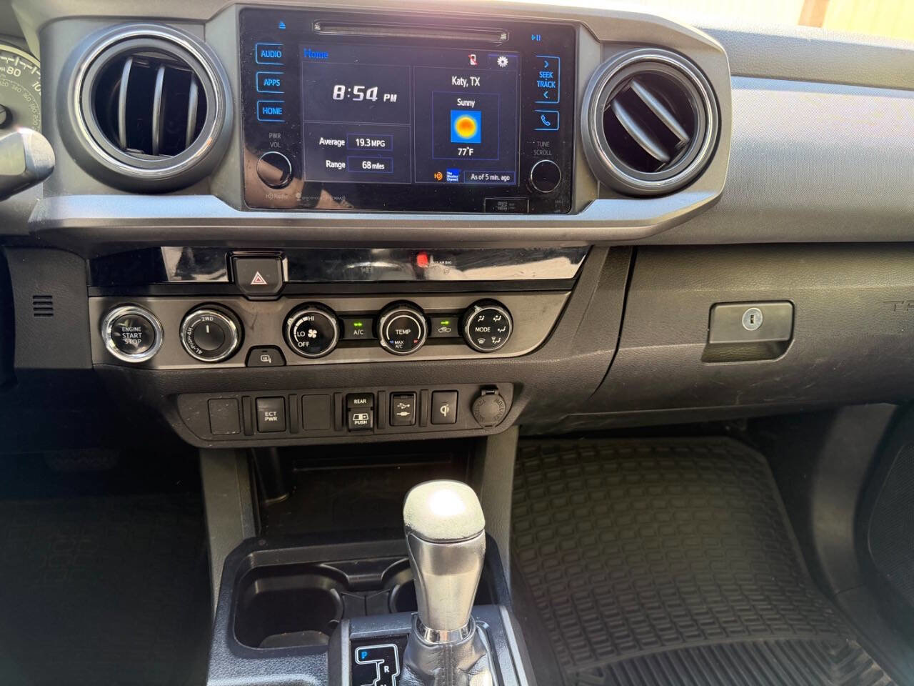 Used 2018 Toyota Tacoma TRD Off-Road image 10