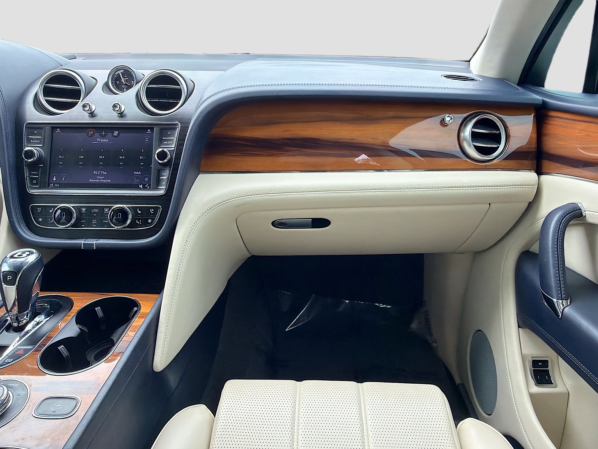 Used 2019 Bentley Bentayga image 18