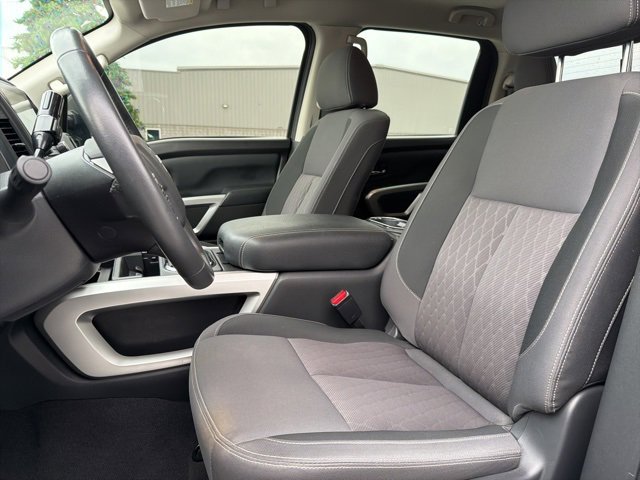 Used 2024 Nissan Titan SV w/ SV Convenience Package image 16