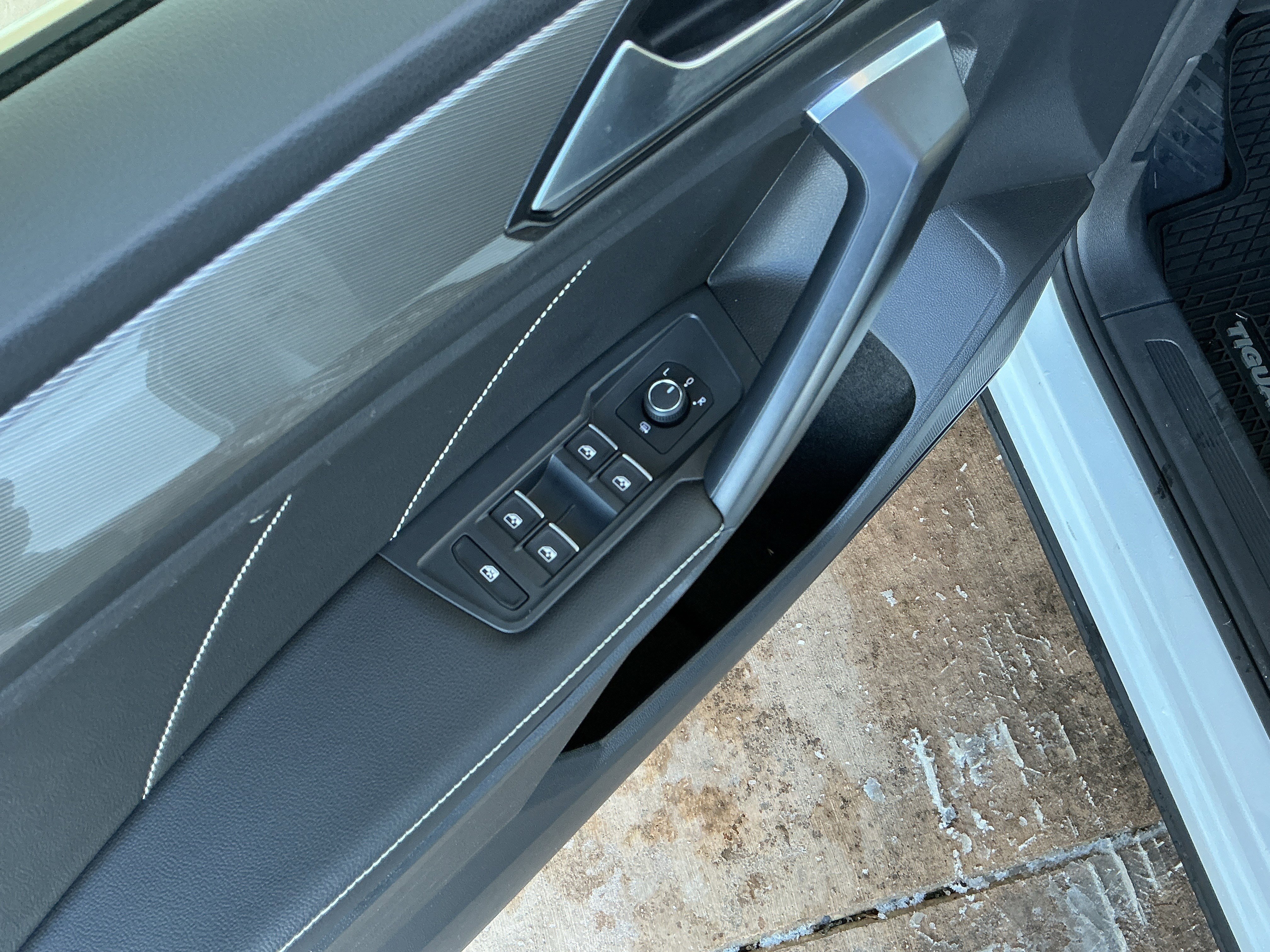 Used 2023 Volkswagen Tiguan SE image 15