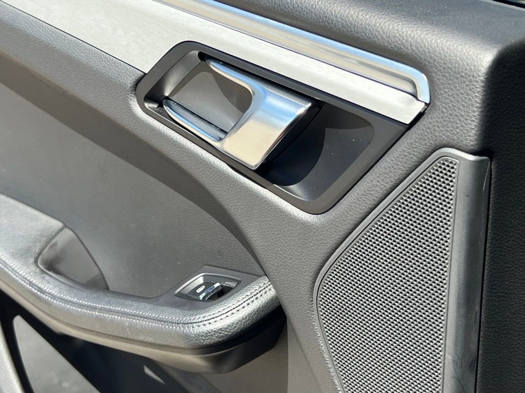 Used 2023 Porsche Macan S w/ Sport Chrono Package image 35