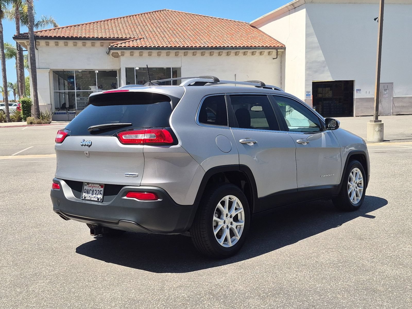 Used 2016 Jeep Cherokee Latitude w/ Comfort/Convenience Group FWD image 5