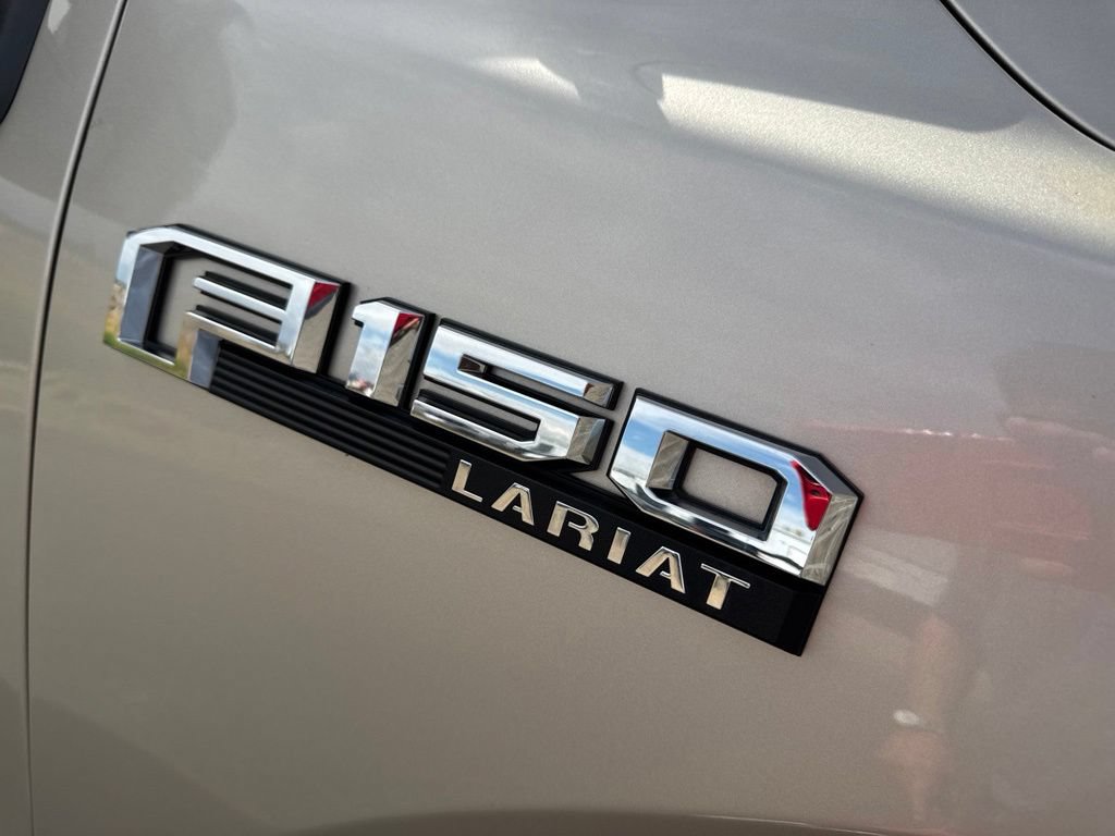 Used 2017 Ford F150 Lariat w/ Equipment Group 502A Luxury AWD/4WD image 8