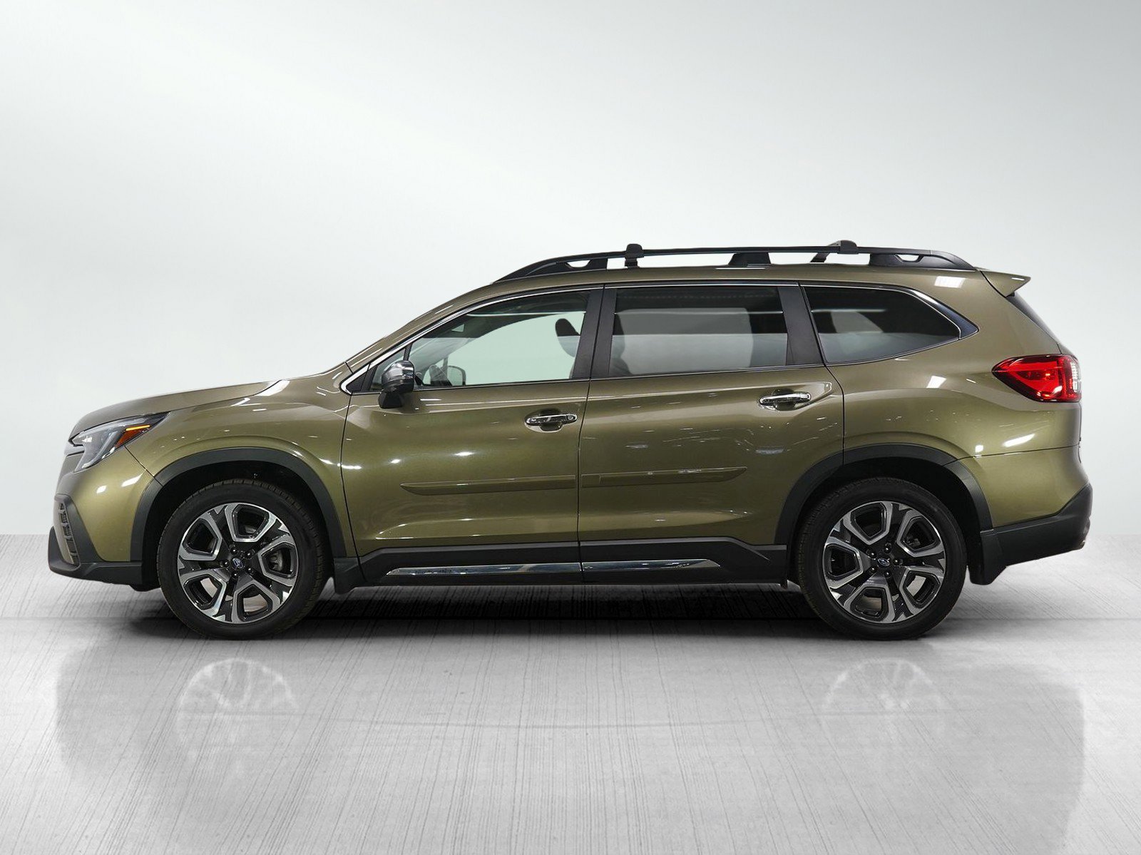 Used 2023 Subaru Ascent Touring image 2