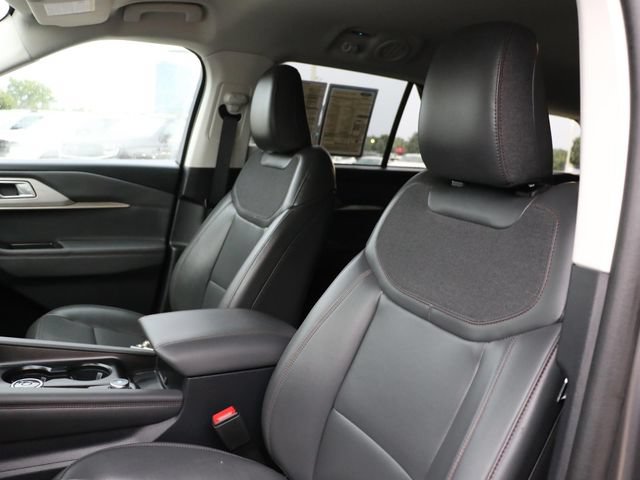 Used 2025 Ford Explorer Active w/ Active Comfort Package AWD/4WD image 21