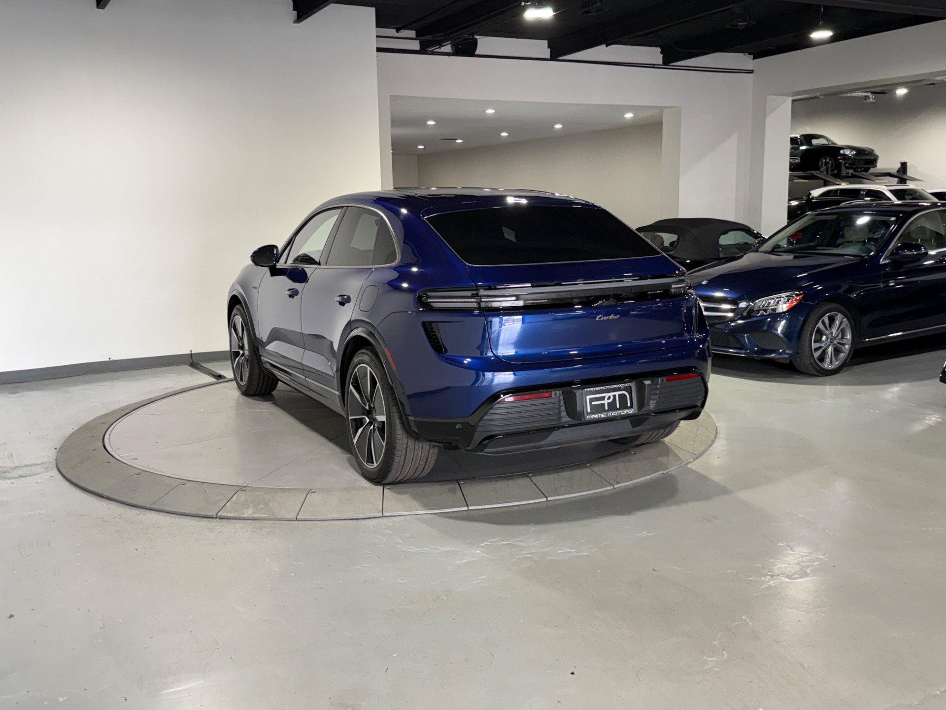 Used 2024 Porsche Macan Turbo Electric AWD/4WD image 12