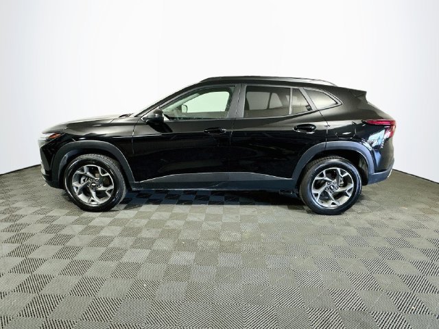 Used 2025 Chevrolet Trax LT FWD image 5