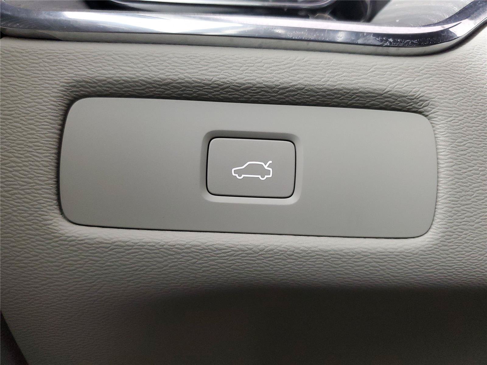 Certified 2023 Volvo XC60 B5 Plus w/ Climate Package AWD/4WD image 34