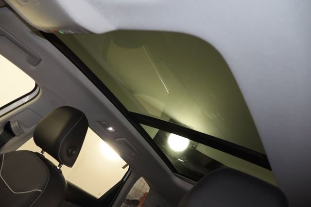 Used 2023 Volkswagen Taos SE w/ Panoramic Sunroof Package image 24