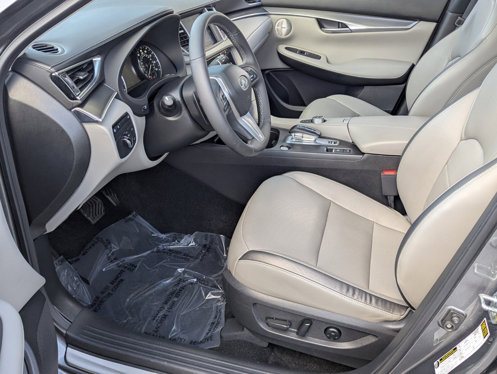 Used 2023 INFINITI QX50 Luxe w/ Accent Package FWD image 11