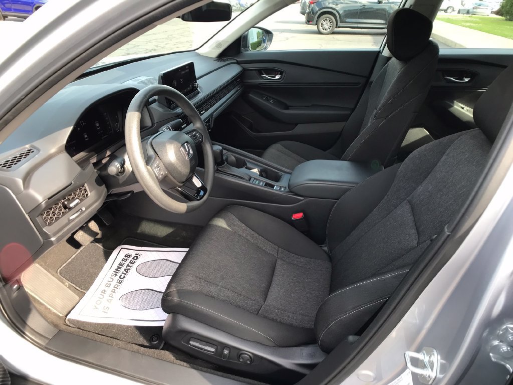 Certified 2025 Honda Accord SE image 4