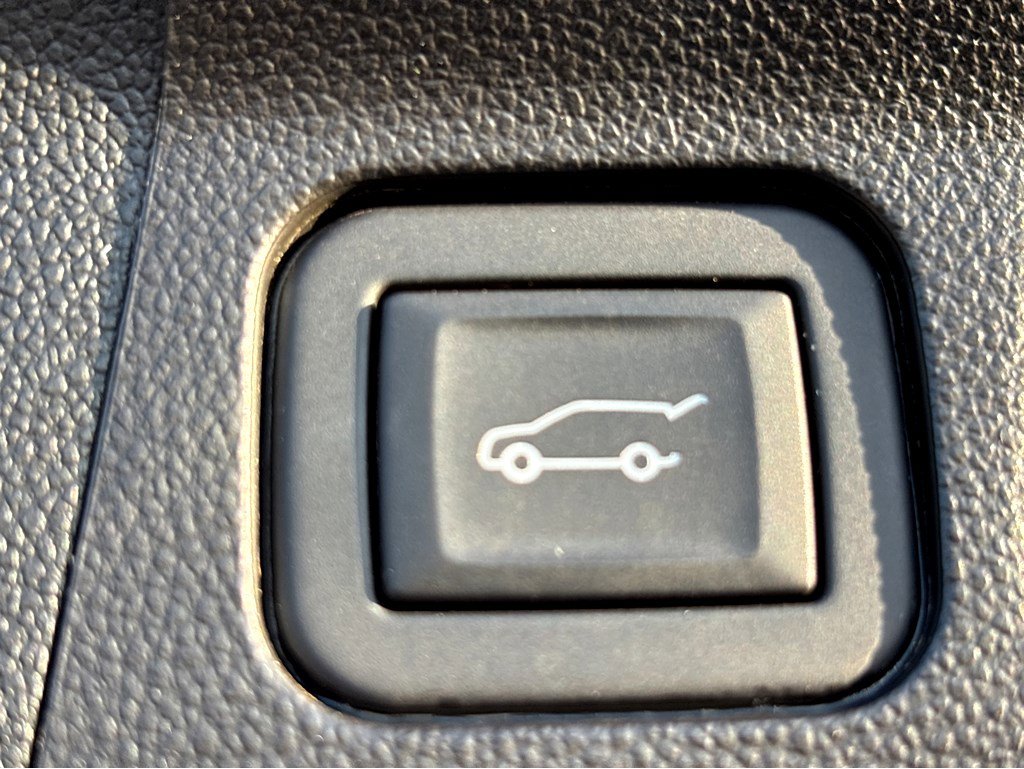 Used 2023 GMC Acadia AT4 w/ Technology Package image 32