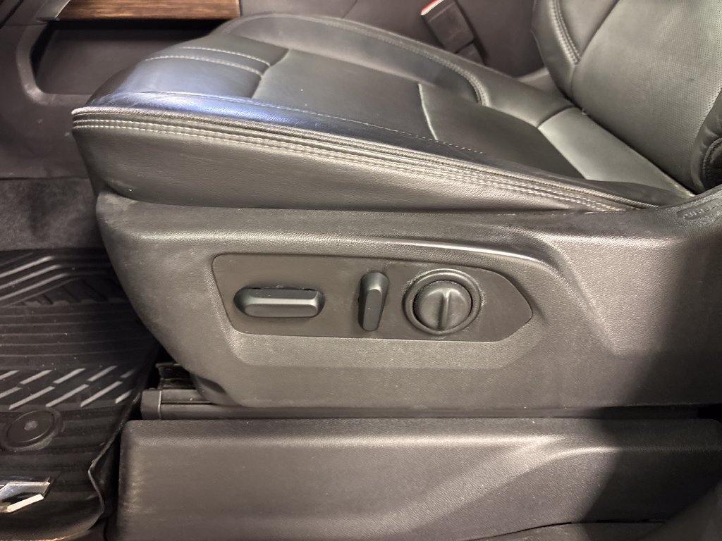 Used 2021 Chevrolet Silverado 1500 High Country w/ Technology Package AWD/4WD image 24