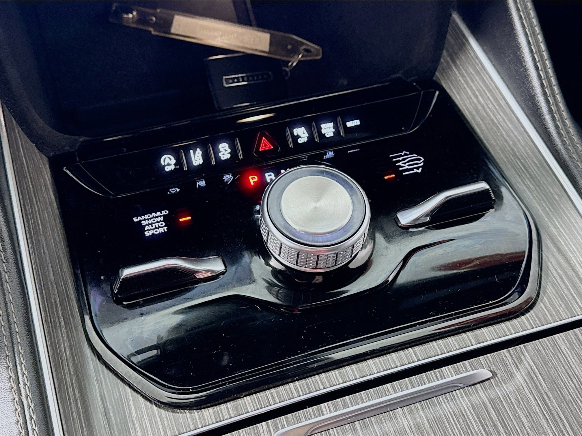 Used 2024 Jeep Wagoneer Series III AWD/4WD image 19