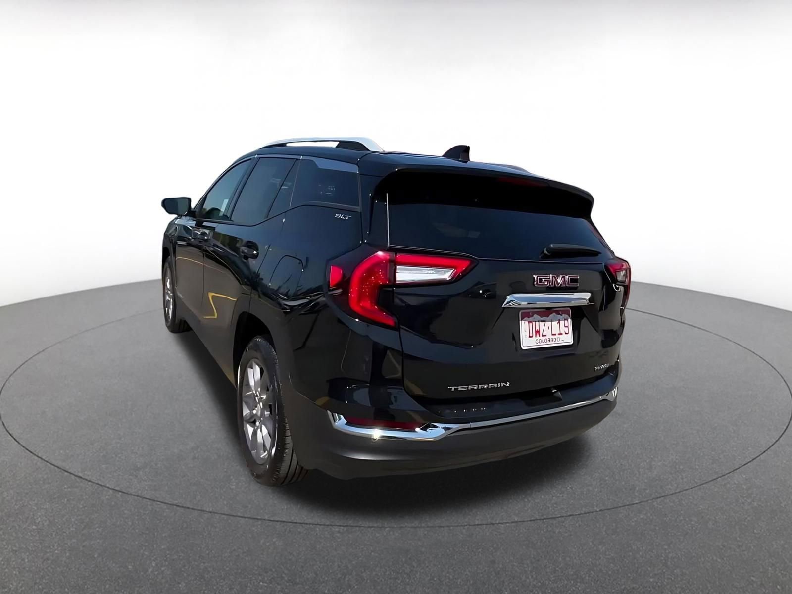 Used 2024 GMC Terrain SLT AWD/4WD image 11