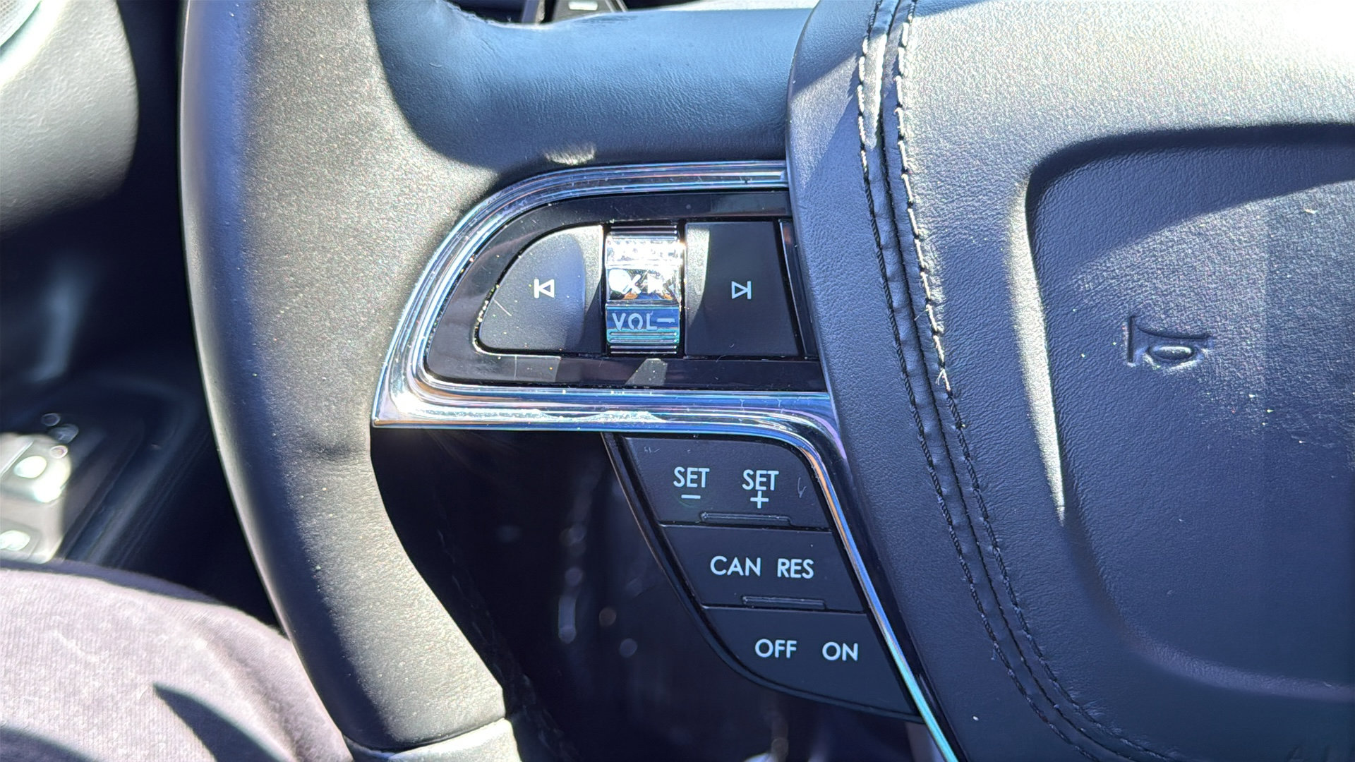 Used 2017 Lincoln Continental Select w/ Climate Package AWD/4WD image 16
