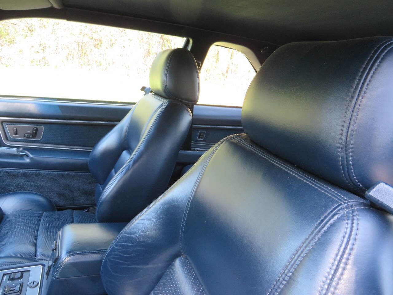 Used 1988 Lincoln Mark VII LSC RWD image 10