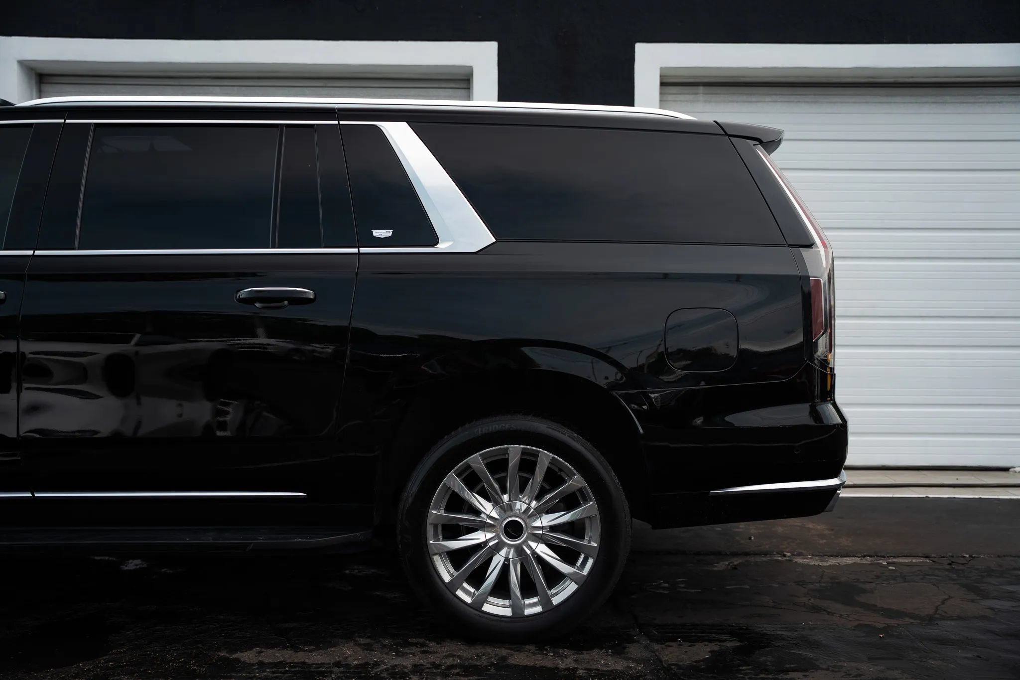 Used 2021 Cadillac Escalade ESV Premium Luxury w/ Performance Package AWD/4WD image 12