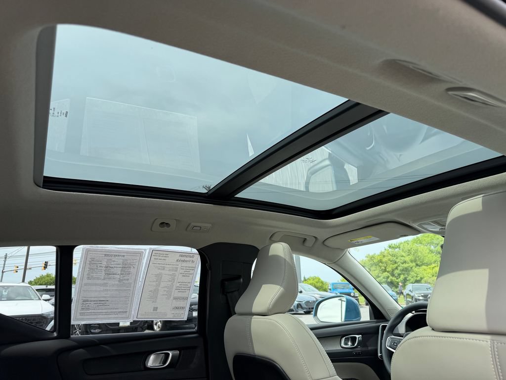 Certified 2024 Volvo XC40 B5 Plus w/ Protection Package Premier AWD/4WD image 18