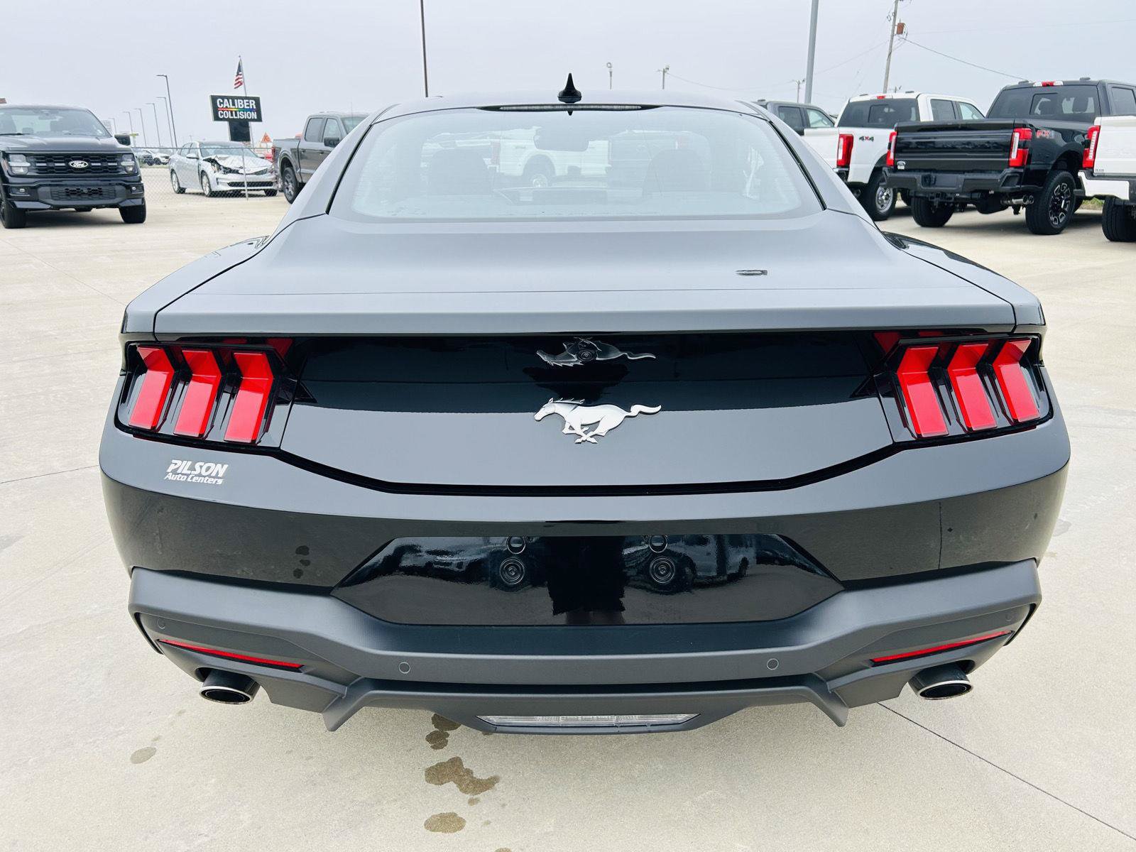 Used 2025 Ford Mustang Coupe RWD image 32