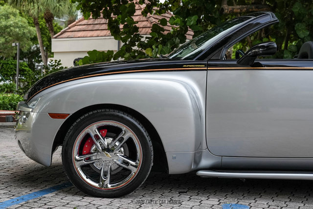 Used 2006 Chevrolet SSR w/ Preferred Equipment Group RWD image 3